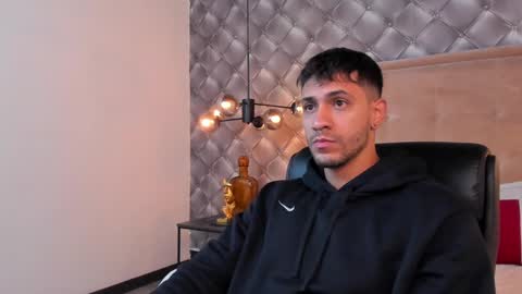 Snapshot of larry_jones chatting on January 2025 01:17:01 PM andrew online show from January 2025 01:17:01 PM