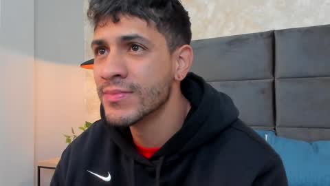 Snapshot of larry_jones chatting on January 2025 01:47:01 PM andrew online show from January 2025 01:47:01 PM