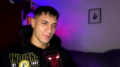 Snapshot of larry_jones chatting on February 2025 01:45:02 AM andrew online show from February 2025 01:45:02 AM