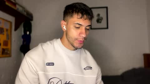 Snapshot of larry_jones chatting on March 2025 04:21:01 PM andrew online show from March 2025 04:21:01 PM