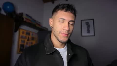 Snapshot of larry_jones chatting on September 2025 01:05:02 PM andrew online show from September 2025 01:05:02 PM