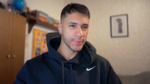 Snapshot of larry_jones chatting on October 2025 01:21:01 PM andrew online show from October 2025 01:21:01 PM