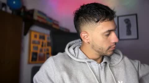 Snapshot of larry_jones chatting on October 2025 01:22:01 PM andrew online show from October 2025 01:22:01 PM