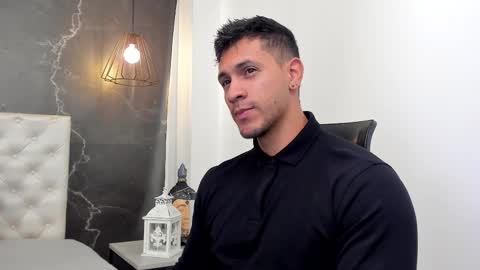 Snapshot of larry_jones chatting on November 2025 01:21:02 PM andrew online show from November 2025 01:21:02 PM