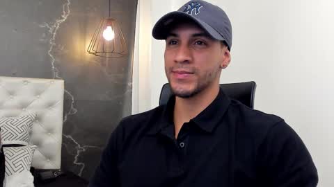 Snapshot of larry_jones chatting on November 2025 02:16:01 PM andrew online show from November 2025 02:16:01 PM