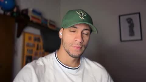 Snapshot of larry_jones chatting on November 2025 01:33:02 PM andrew online show from November 2025 01:33:02 PM