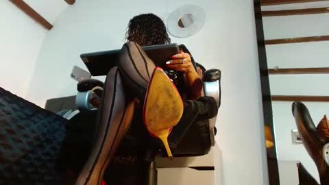 Laryssa online show from September 2025 01:48:02 PM