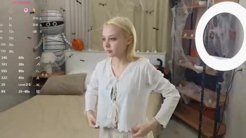 Emilia for my friends Amy online show from November 2025 01:05:02 AM