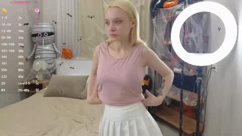 Emilia for my friends Amy online show from November 2025 01:17:02 AM