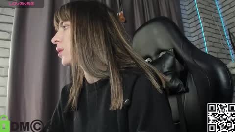 lasly_moon online show from December 2025 12:29:02 AM