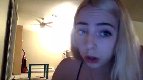 Snapshot of latenightkash chatting on March 2026 07:25:02 AM Roxy blue online show from March 2026 07:25:02 AM