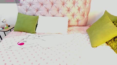 Snapshot of latikamarala_ chatting on January 2025 05:54:01 AM Lorena online show from January 2025 05:54:01 AM