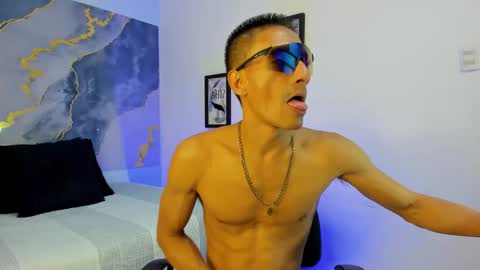 crissex  online show from November 2025 12:41:02 PM