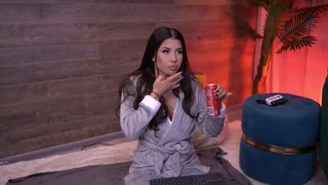 Latina online show from November 2025 05:57:02 PM