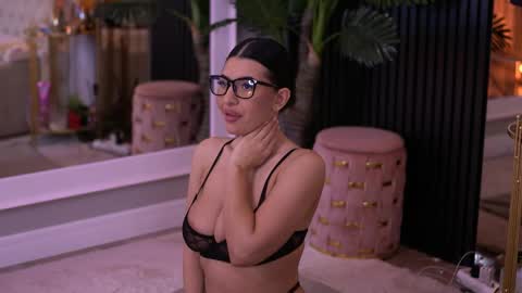 Latina online show from March 2026 05:24:01 PM