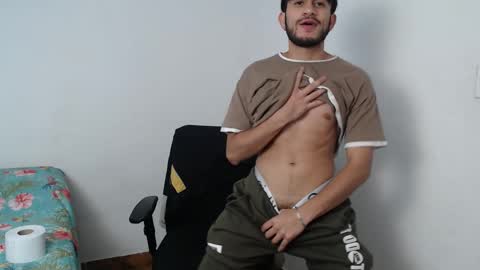 Snapshot of latinbunny7779 chatting on December 2024 10:54:02 PM camilo online show from December 2024 10:54:02 PM