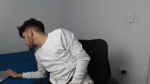 Snapshot of latinbunny7779 chatting on February 2025 06:04:01 AM camilo online show from February 2025 06:04:01 AM