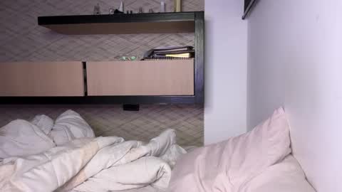 Hi -  online show from December 2024 02:38:02 AM