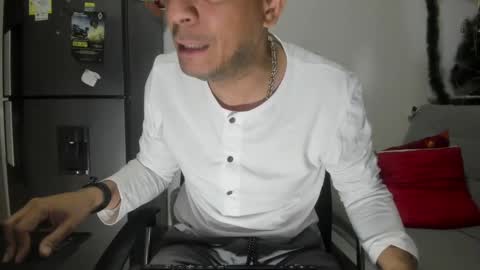 latinmartin73 online show from December 2024 01:48:01 AM