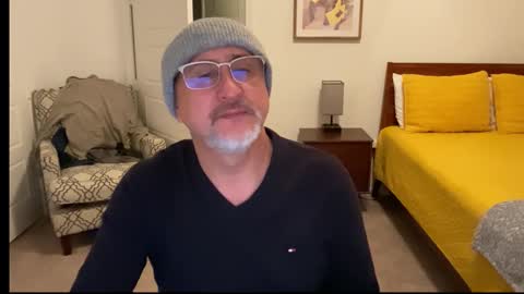 QS - INDEPENDENT MODEL online show from December 2025 06:08:02 AM