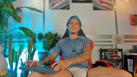latino_boysmiles online show from February 2026 02:33:01 AM