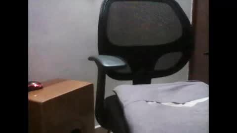 Snapshot of latintropikal chatting on April 2026 08:18:02 AM Latin Flow online show from April 2026 08:18:02 AM