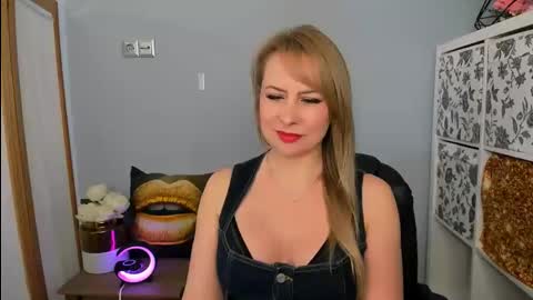 Latoya online show from February 2025 09:20:02 PM