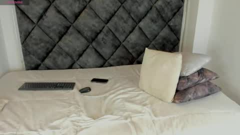 LEANDRO online show from September 2025 03:52:02 AM