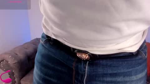 Snapshot of latrellx7 chatting on February 2026 01:31:02 AM LEANDRO online show from February 2026 01:31:02 AM