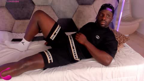 Snapshot of latrellx7 chatting on February 2026 03:44:02 AM LEANDRO online show from February 2026 03:44:02 AM