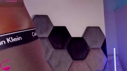 Snapshot of latrellx7 chatting on February 2026 04:07:01 AM LEANDRO online show from February 2026 04:07:01 AM