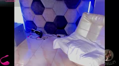 Snapshot of latrellx7 chatting on February 2026 03:51:02 AM LEANDRO online show from February 2026 03:51:02 AM