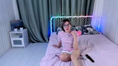 Kylie online show from November 2025 08:51:01 PM