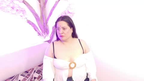 Snapshot of laura__castillo_ chatting on May 2026 12:48:01 PM online show from May 2026 12:48:01 PM