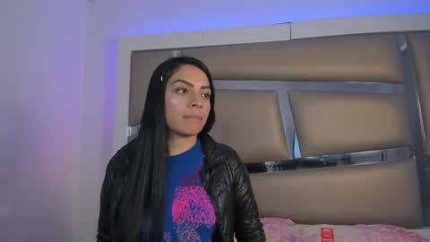 laura__js_ online show from February 2025 08:09:02 PM