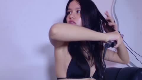 laura_and_kevin online show from October 2025 01:34:01 PM