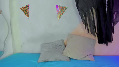 laura_and_kevin online show from November 2025 01:23:01 PM