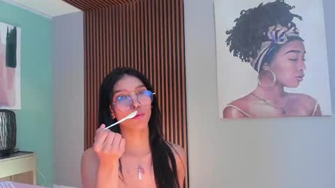 Laura online show from December 2024 07:57:01 PM