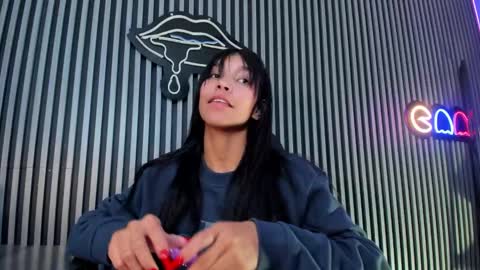 Laura online show from February 2025 08:10:01 PM