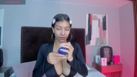 Laura online show from February 2025 01:06:01 PM