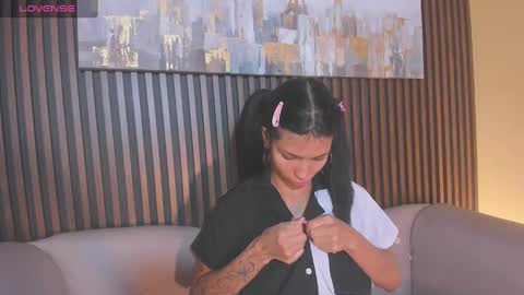 Laura online show from October 2025 12:36:01 PM