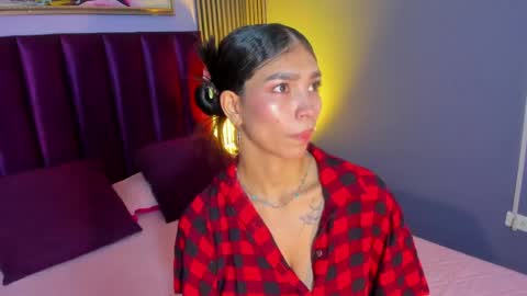 Snapshot of laura_aristizabal_19 chatting on April 2026 12:53:02 PM Laura online show from April 2026 12:53:02 PM