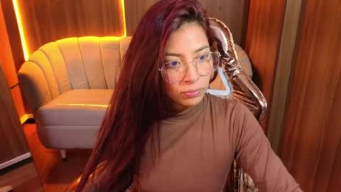 Snapshot of laura_b_ chatting on April 2026 03:21:02 AM laura_b_ online show from April 2026 03:21:02 AM