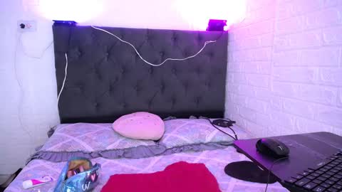 LAURA online show from December 2024 04:37:01 PM