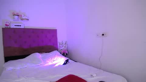 LAURA online show from January 2025 08:05:02 PM