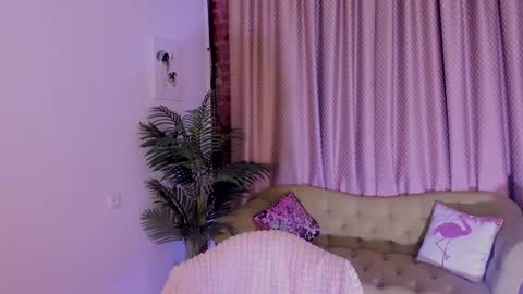 Laura online show from December 2024 08:25:02 PM