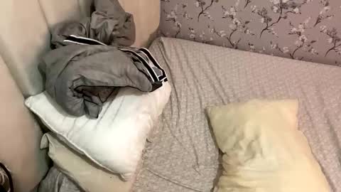 laura online show from February 2025 02:37:01 AM