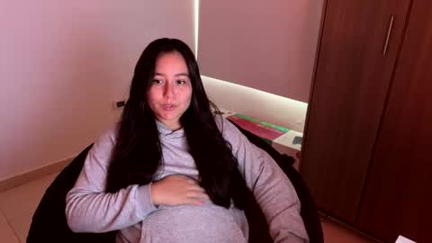 laura online show from November 2025 09:49:02 PM