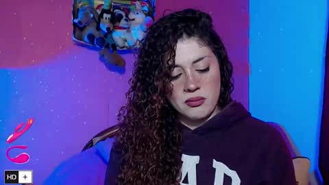 weedcam Curly Laura OF    online show from February 2026 01:09:02 PM