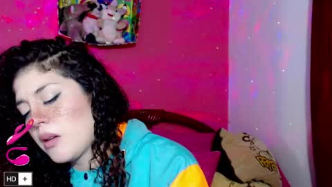 weedcam Curly Laura OF    online show from April 2026 10:25:02 PM